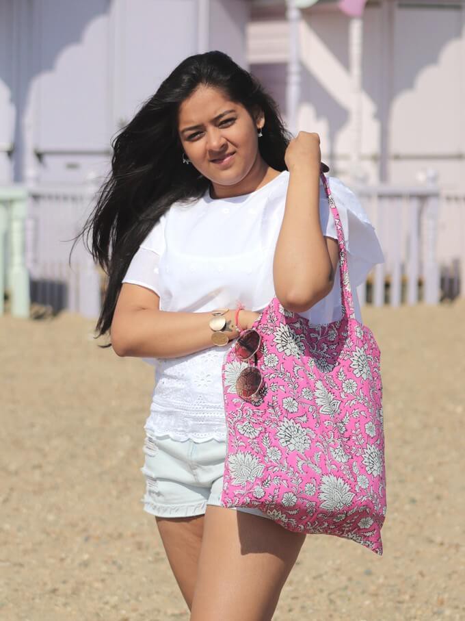 A tote bag as a sustainable summer essential