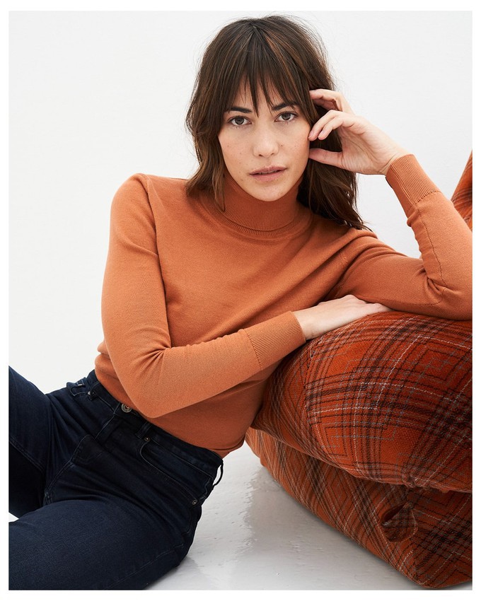 Consumer wearing a sustainable organic cotton turtleneck