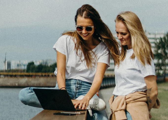 Ethical consumers supporting sustainable fashion brands for free