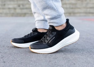 Runners for Women in Black and White from 8000kicks