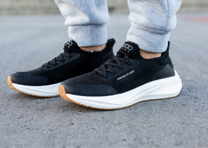 Runners for Women in Black and White from 8000kicks