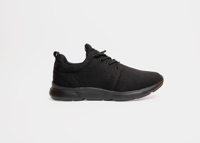 Explorer V2 for Women Full Black from 8000kicks