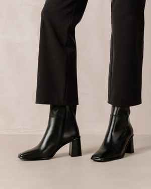 West Vintage Total Black Leather Ankle Boots from Alohas