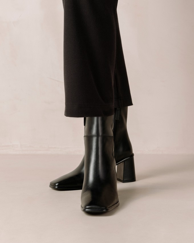 West Vintage Total Black Leather Ankle Boots from Alohas