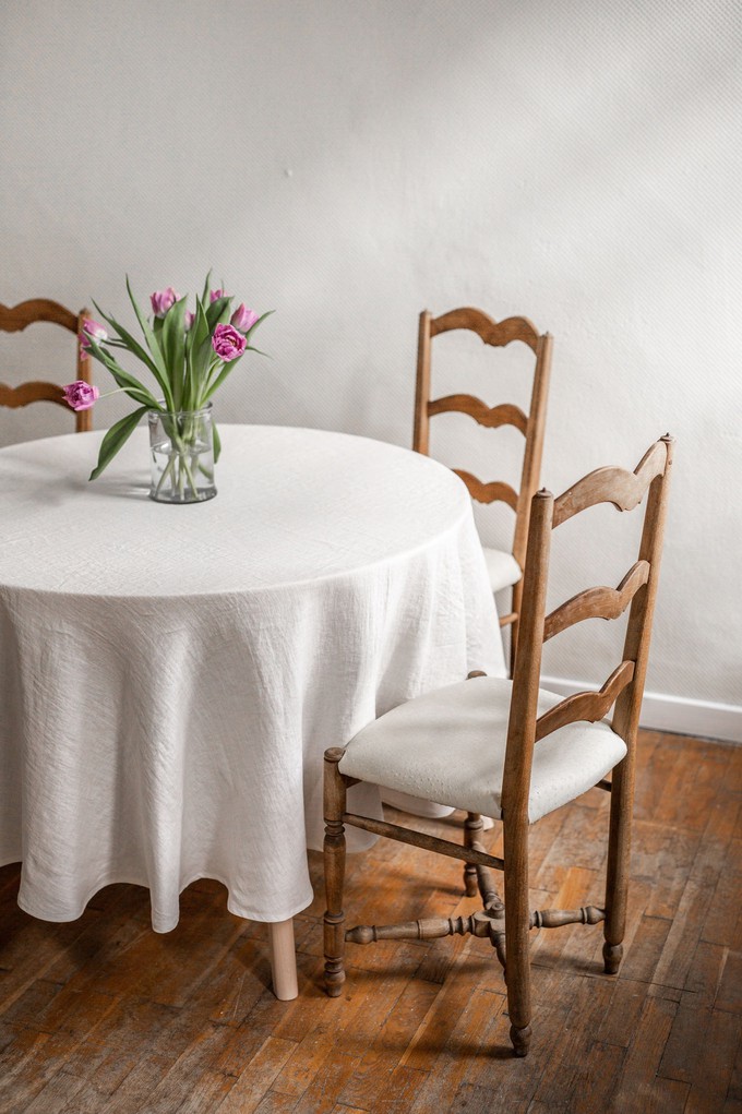Round linen tablecloth in White from AmourLinen
