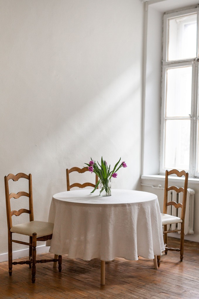 Round linen tablecloth in White from AmourLinen