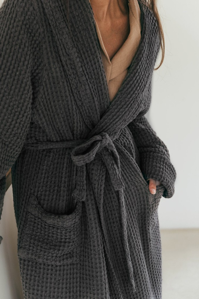 Waffle bathrobe SNUGGLE in Charcoal from AmourLinen
