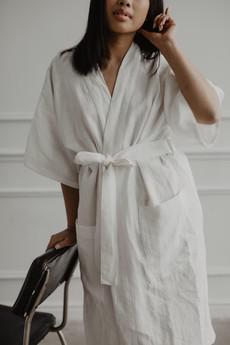 Linen bathrobe Midnight Size 2 Dusty Rose via AmourLinen