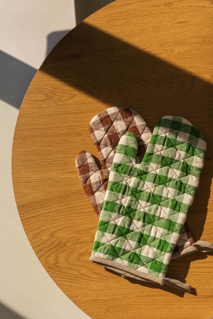 Linen oven mitt in Green Gingham from AmourLinen