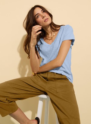 Hanorah Organic V-Neck Tee from Baukjen