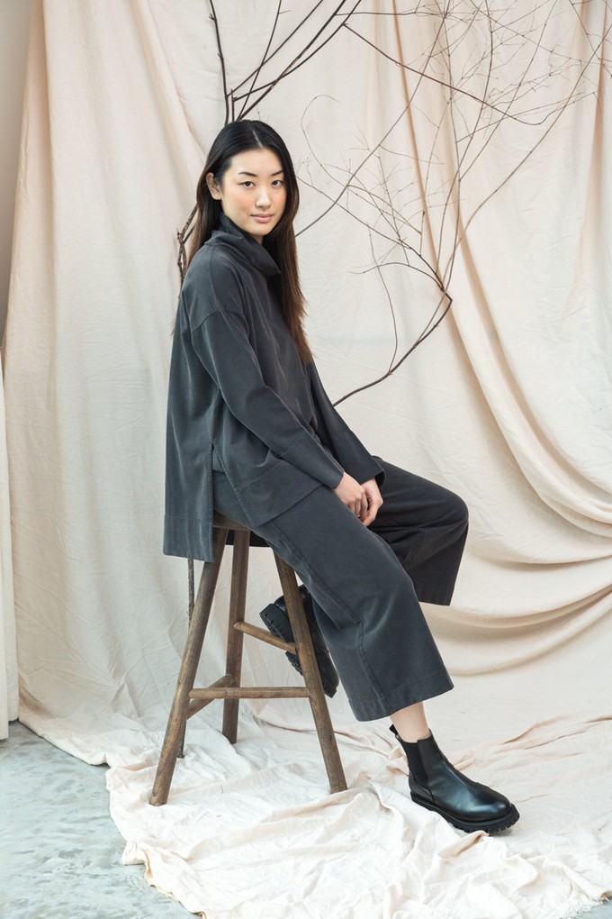Taya Organic Cotton Felpe Trousers in Charcoal Stonewash from Beaumont Organic
