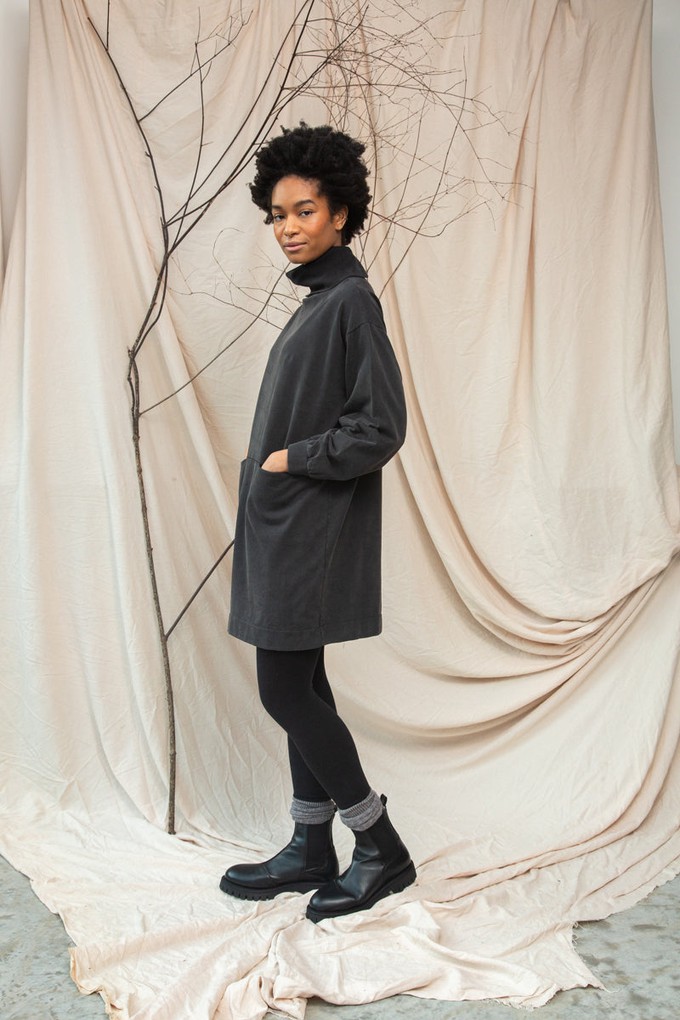 Tricia Organic Cotton Felpe Dress in Charcoal Stonewash from Beaumont Organic