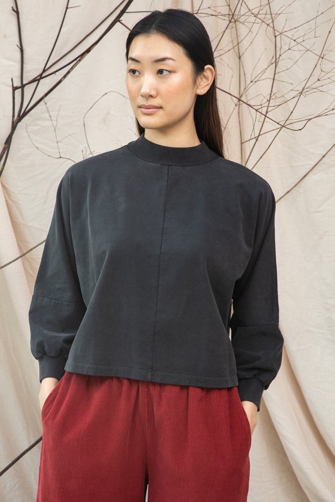 Maiya Organic Cotton Felpe Sweatshirt in Charcoal Stonewash from Beaumont Organic