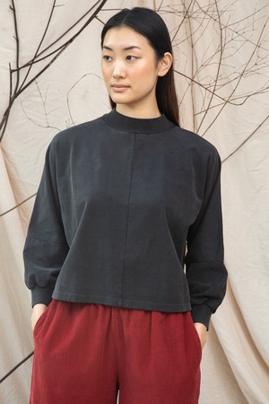 Maiya Organic Cotton Felpe Sweatshirt in Charcoal Stonewash from Beaumont Organic