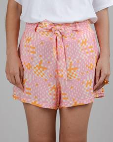 Dizzy Belted Shorts Rose via Brava Fabrics