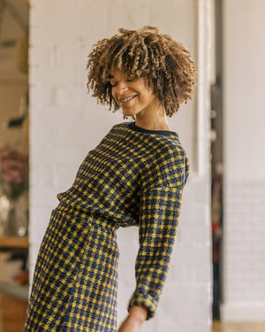 Greti Rounded Sweatshirt Black from Brava Fabrics