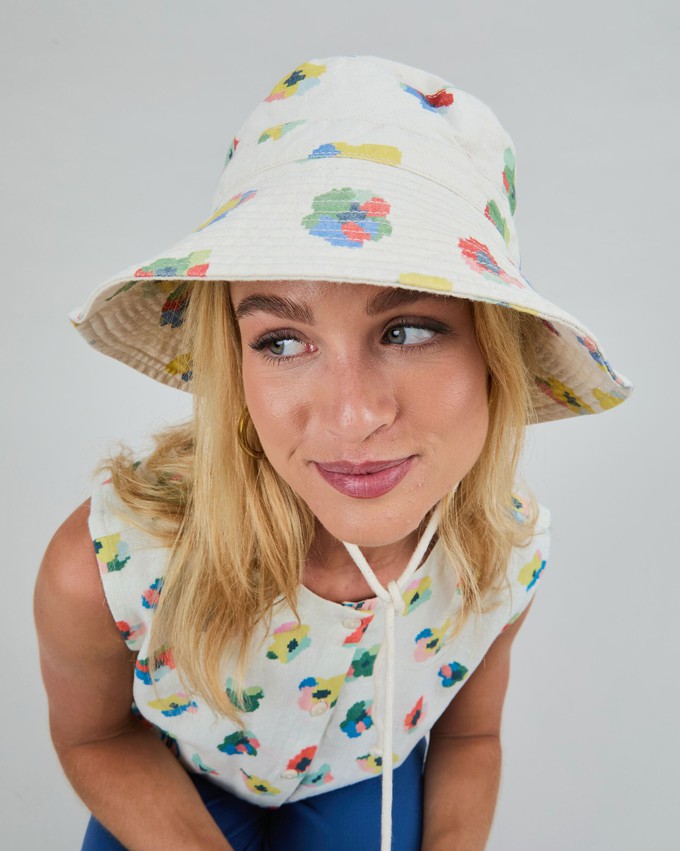 Mini flower bucket hat Ecru from Brava Fabrics