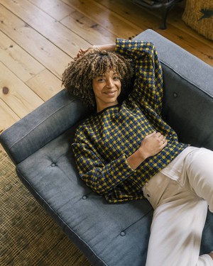 Greti Rounded Sweatshirt Black from Brava Fabrics