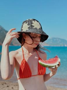 Sunny Days Black Hat via Chillax