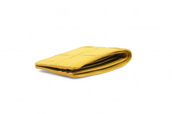 Compact Wallet | Leather & Fire-hose from Elvis & Kresse