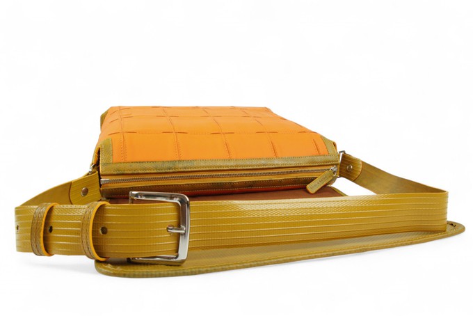 Field Bag | Leather & Fire-hose from Elvis & Kresse