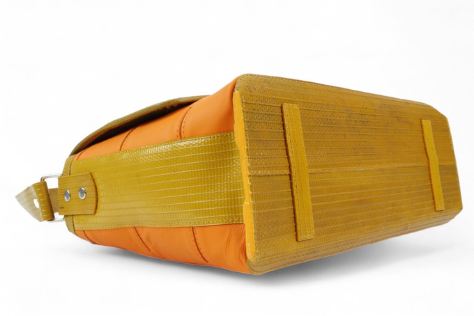 Field Bag | Leather & Fire-hose from Elvis & Kresse