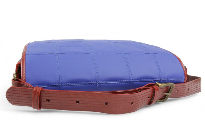 Field Bag | Leather & Fire-hose from Elvis & Kresse