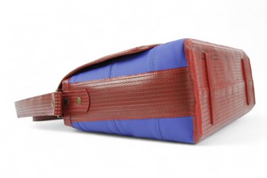 Field Bag | Leather & Fire-hose from Elvis & Kresse