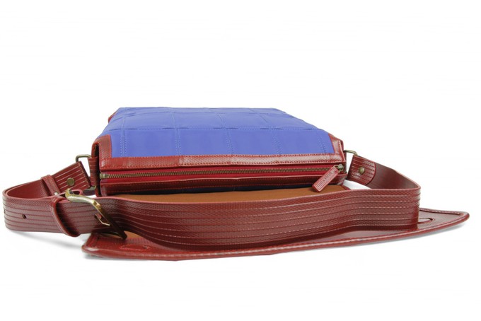 Field Bag | Leather & Fire-hose from Elvis & Kresse