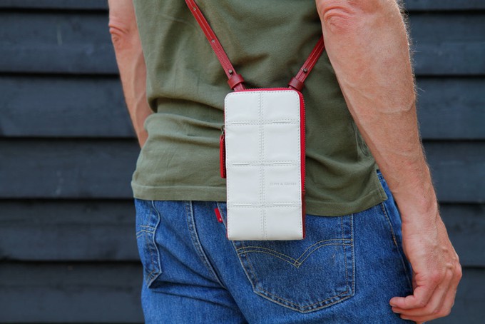 Crossbody pouch | Leather & Fire-hose from Elvis & Kresse