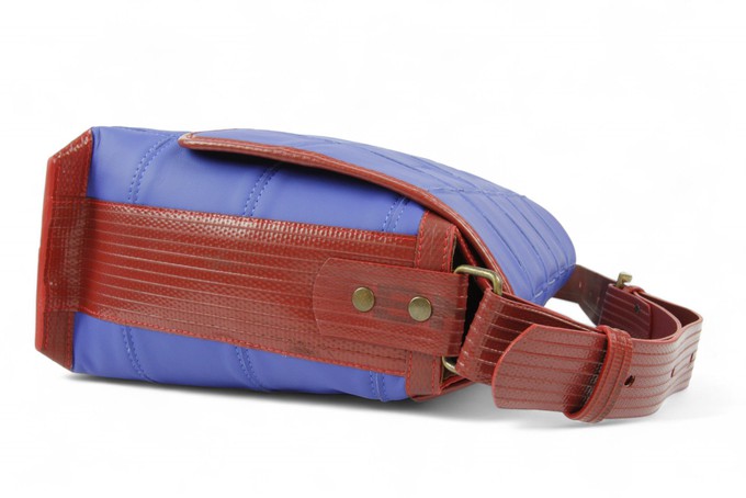 Field Bag | Leather & Fire-hose from Elvis & Kresse