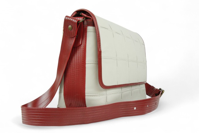 Field Bag | Leather & Fire-hose from Elvis & Kresse