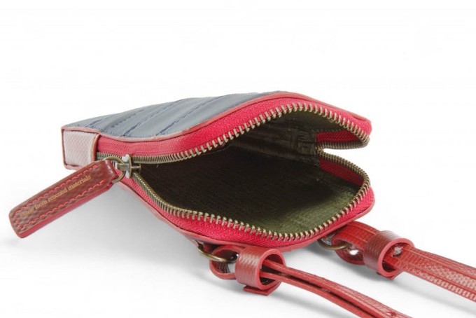 Crossbody pouch | Leather & Fire-hose from Elvis & Kresse