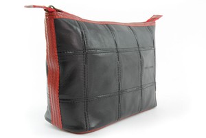 Cosmetics Case / Toiletry Bag | Leather & Fire-hose from Elvis & Kresse