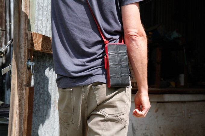Crossbody pouch | Leather & Fire-hose from Elvis & Kresse