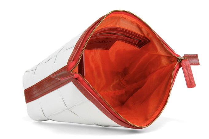 Cosmetics Case / Toiletry Bag | Leather & Fire-hose from Elvis & Kresse