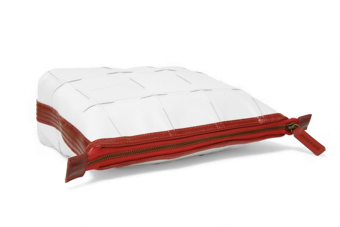 Cosmetics Case / Toiletry Bag | Leather & Fire-hose from Elvis & Kresse