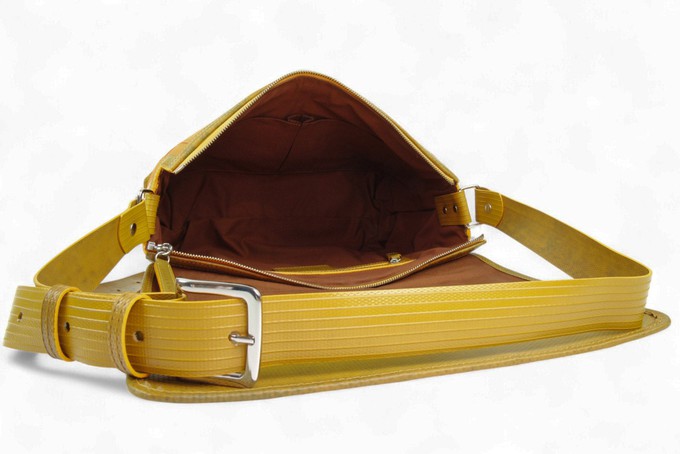 Field Bag | Leather & Fire-hose from Elvis & Kresse