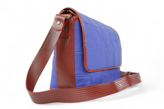 Field Bag | Leather & Fire-hose from Elvis & Kresse