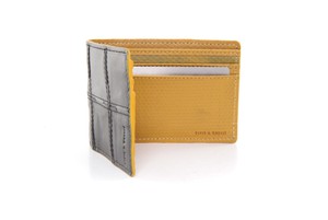 Compact Wallet | Leather & Fire-hose from Elvis & Kresse