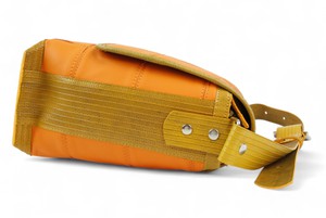 Field Bag | Leather & Fire-hose from Elvis & Kresse