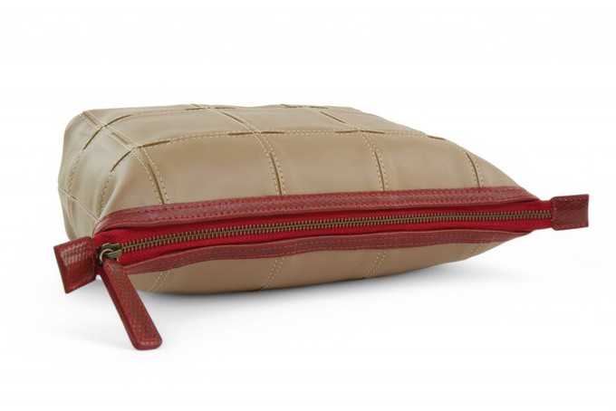 Cosmetics Case / Toiletry Bag | Leather & Fire-hose from Elvis & Kresse
