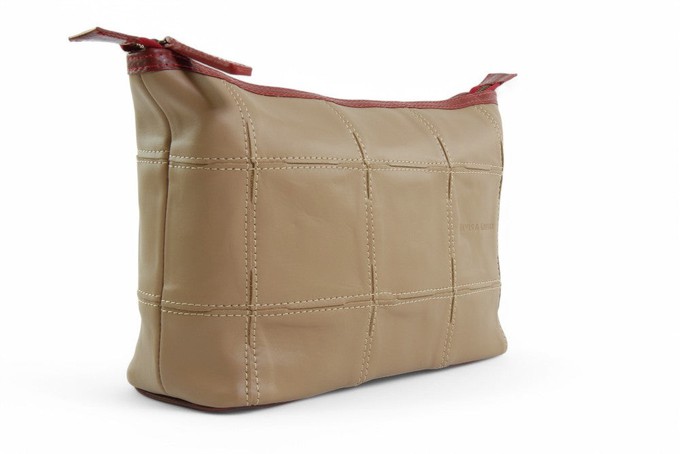 Cosmetics Case / Toiletry Bag | Leather & Fire-hose from Elvis & Kresse