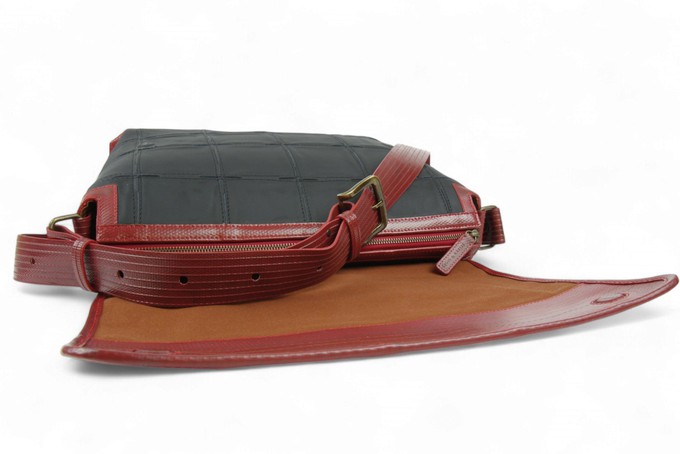 Field Bag | Leather & Fire-hose from Elvis & Kresse