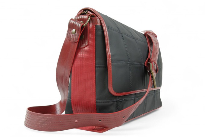 Field Bag | Leather & Fire-hose from Elvis & Kresse