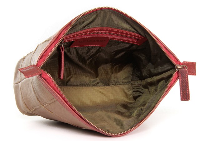Cosmetics Case / Toiletry Bag | Leather & Fire-hose from Elvis & Kresse