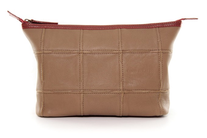 Cosmetics Case / Toiletry Bag | Leather & Fire-hose from Elvis & Kresse