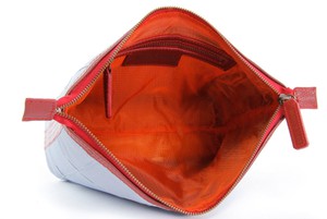 Cosmetics Case / Toiletry Bag | Leather & Fire-hose from Elvis & Kresse