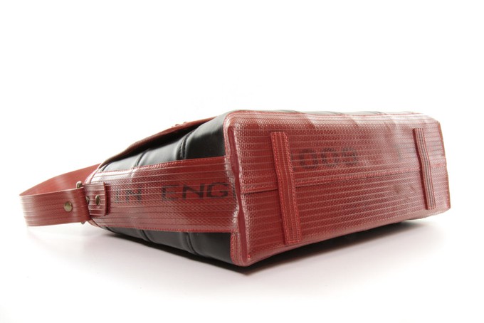 Field Bag | Leather & Fire-hose from Elvis & Kresse