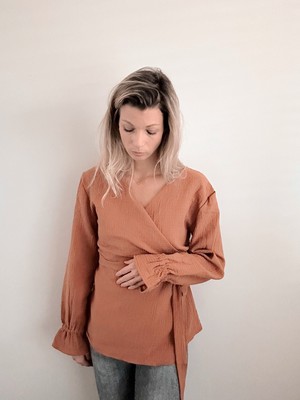 Wrap blouse – Cognac from Glow - the store